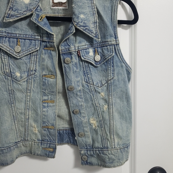 LEVI'S Distressed Denim Sleeveless Vest - Picture 7 of 12
